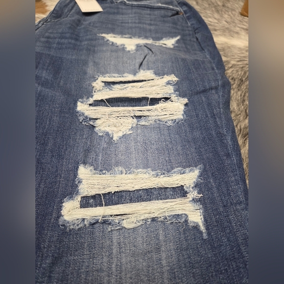 Judy Blue Women's Blue Distressed Capri Jeans - Picture 3 of 3